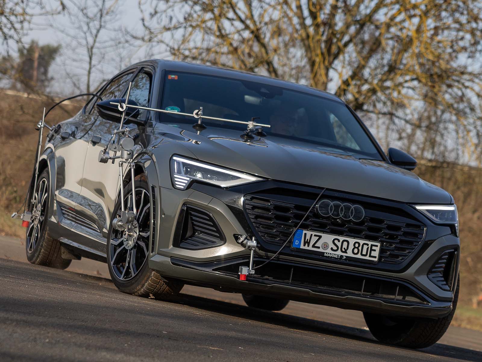 vehicle-dynamics-testing-sensoric-solutions Audi SQ8 with mounted sensors for vehicle dynamics testing